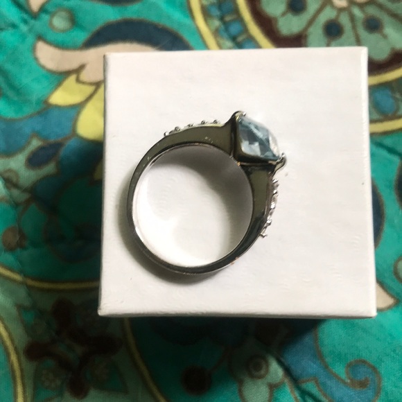 Woman’s Fashion Ring - Picture 6 of 8